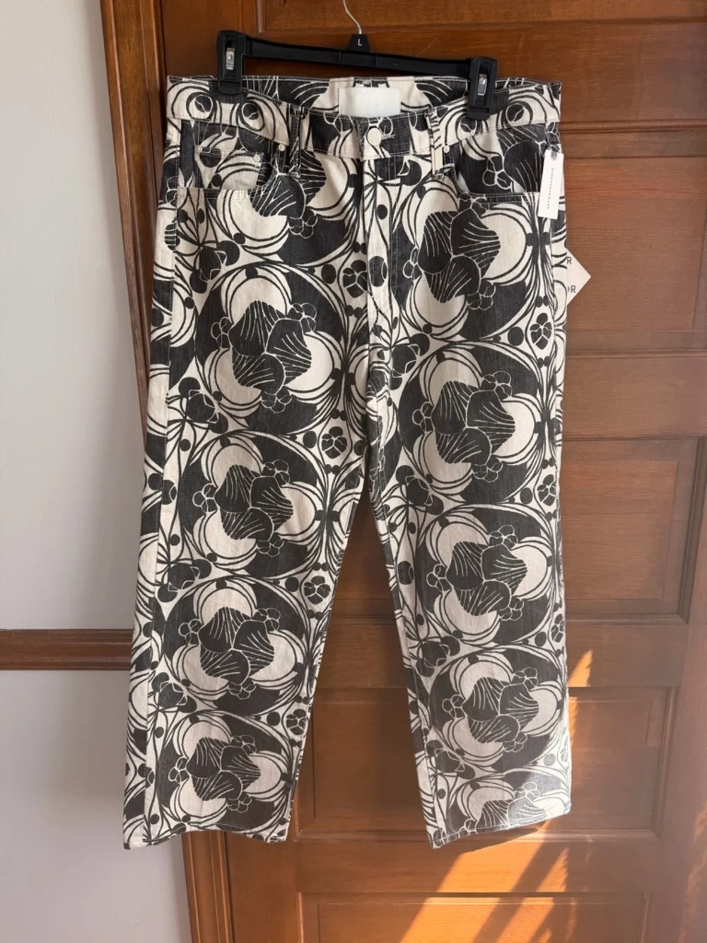 MOTHER SUPERIOR THE MID RISE RAMBLER ZIP ANKLE JEAN IN CURLY CUE BLACK AND CREAM - Picture 3 of 9